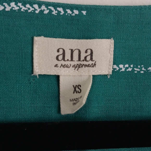 A.N.A. Lush Berry Cropped V Neck Top #2365 - Picture 4 of 6